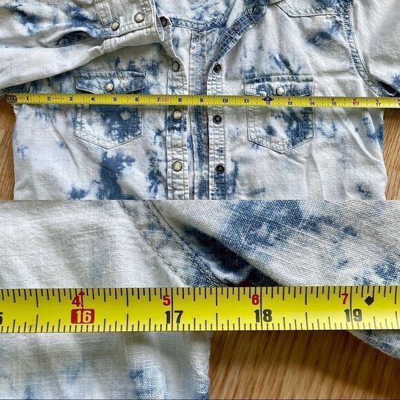 American Eagle Favorite Fit Acid Wash Button Down Shirt - Picture 8 of 11